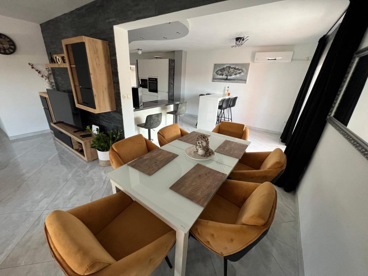 Apartments Cosic Klenovica Exterior photo