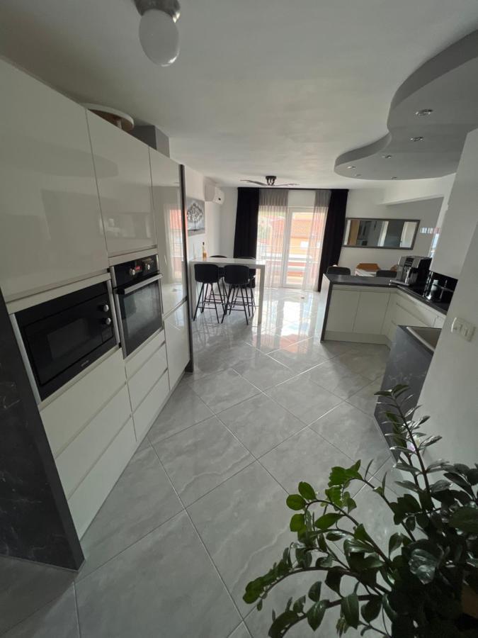 Apartments Cosic Klenovica Exterior photo